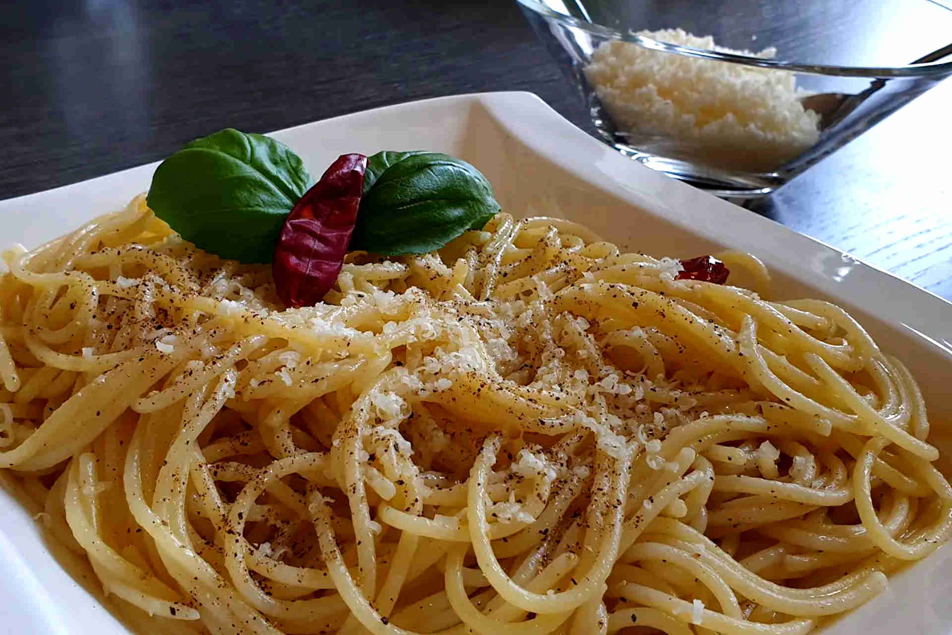 Spaghetti aglio olio peperoncini original Rezept