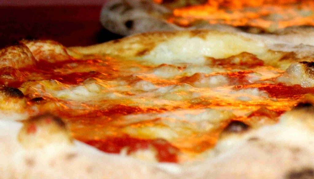 Pizza Quattro Formaggi Nach Original Italienischem Rezept