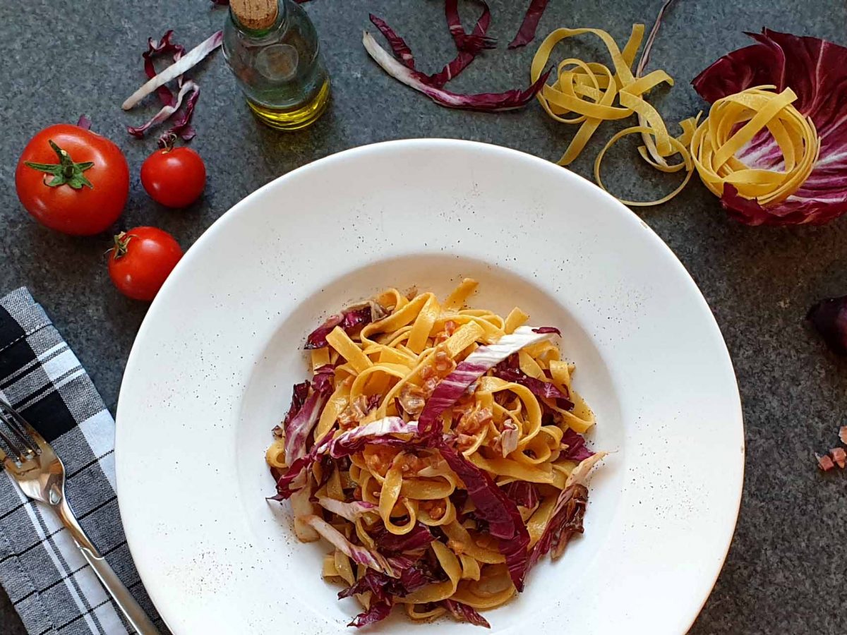 Radicchio pasta with bacon - delicious Italian 30mins recipe