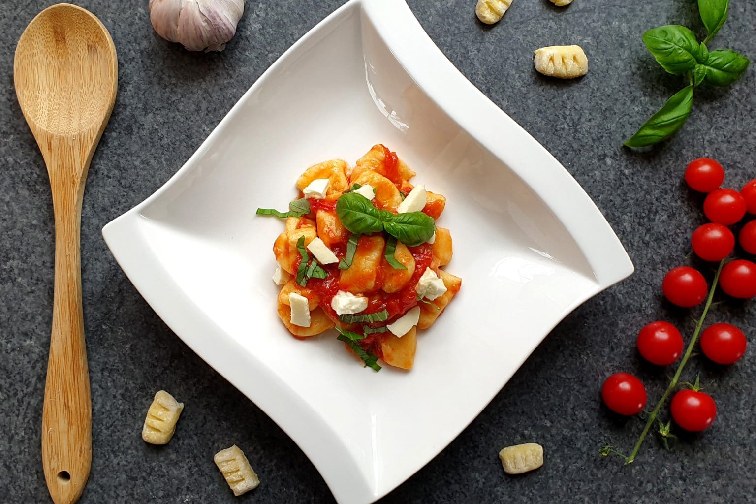 Gnocchi mit Tomatensoße und Mozzarella - 30 Minuten Rezept