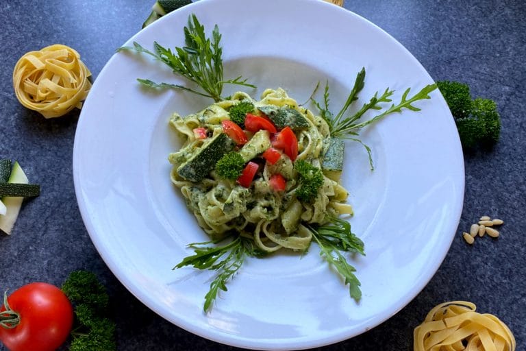 Arugula pasta with zucchini - delicious Italian 25min recipe