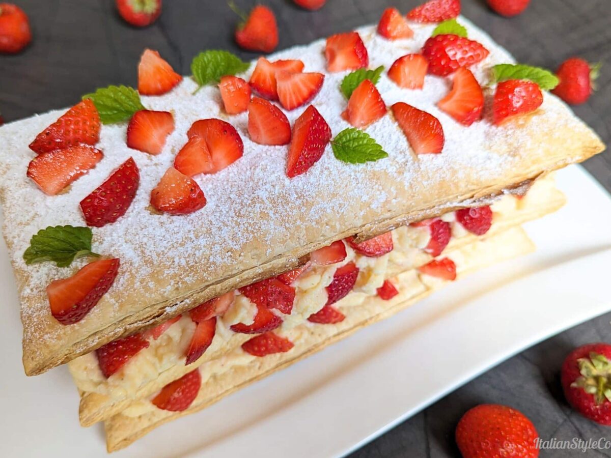 Art's Bakery Glendale | Fresh Strawberry Pastry